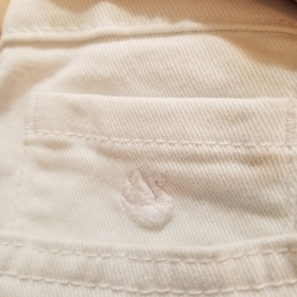 Gloria Vanderbilt Women's White Amanda Embellished Jean Stretch Capris Size 10 - Picture 6 of 13